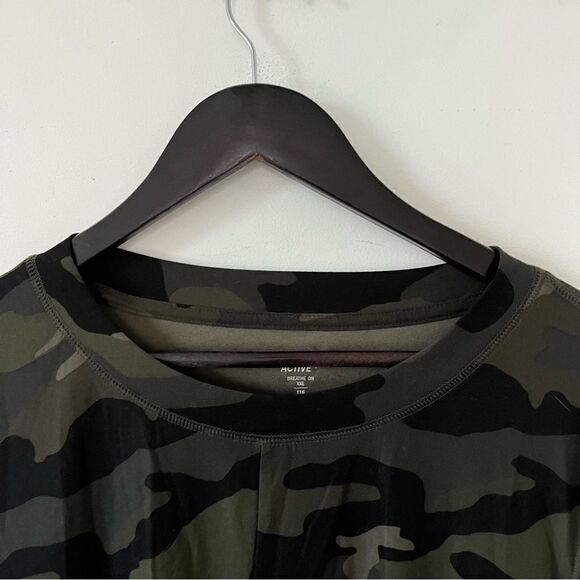 Old Navy Camo Activewear Long Sleeve T-shirt - Picture 6 of 6